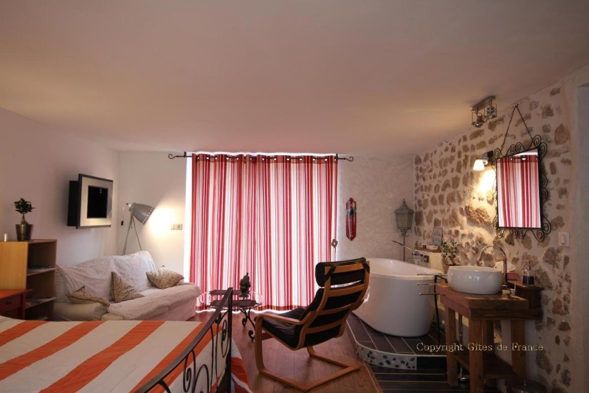 Bed and Breakfast L'Escale Du Banquet Mhere Экстерьер фото